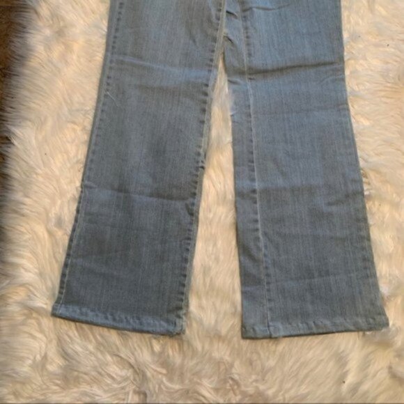 Daisy Fuentes Bootcut Jeans Light Wash Sea Breeze - Picture 3 of 10